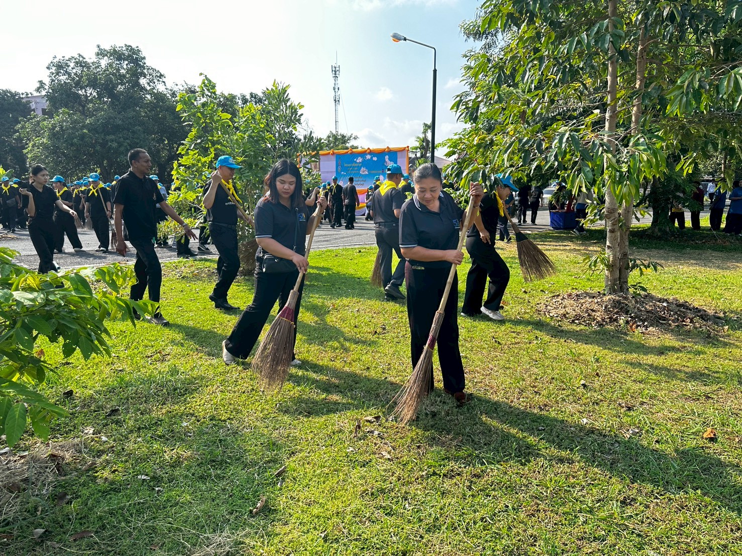 title - วันที่ 1 เมษายน 2569 นายวิทูล ประดิษฐบุญ ปฏิรูปที่ดินจังหวัดปราจีนบุรี มอบหมายให้เจ้าหน้าที่ ส.ป.ก.ปราจีนบุรี เข้าร่วมกิจกรรม จิตอาสาเนื่องในวันที่ระลึกพระบาทสมเด็จพระพุทธยอดฟ้าจุฬาโลกมหาราช และวันที่ระลึกมหาจักรีบรมราชวงศ์ 6 เมษายน 2569